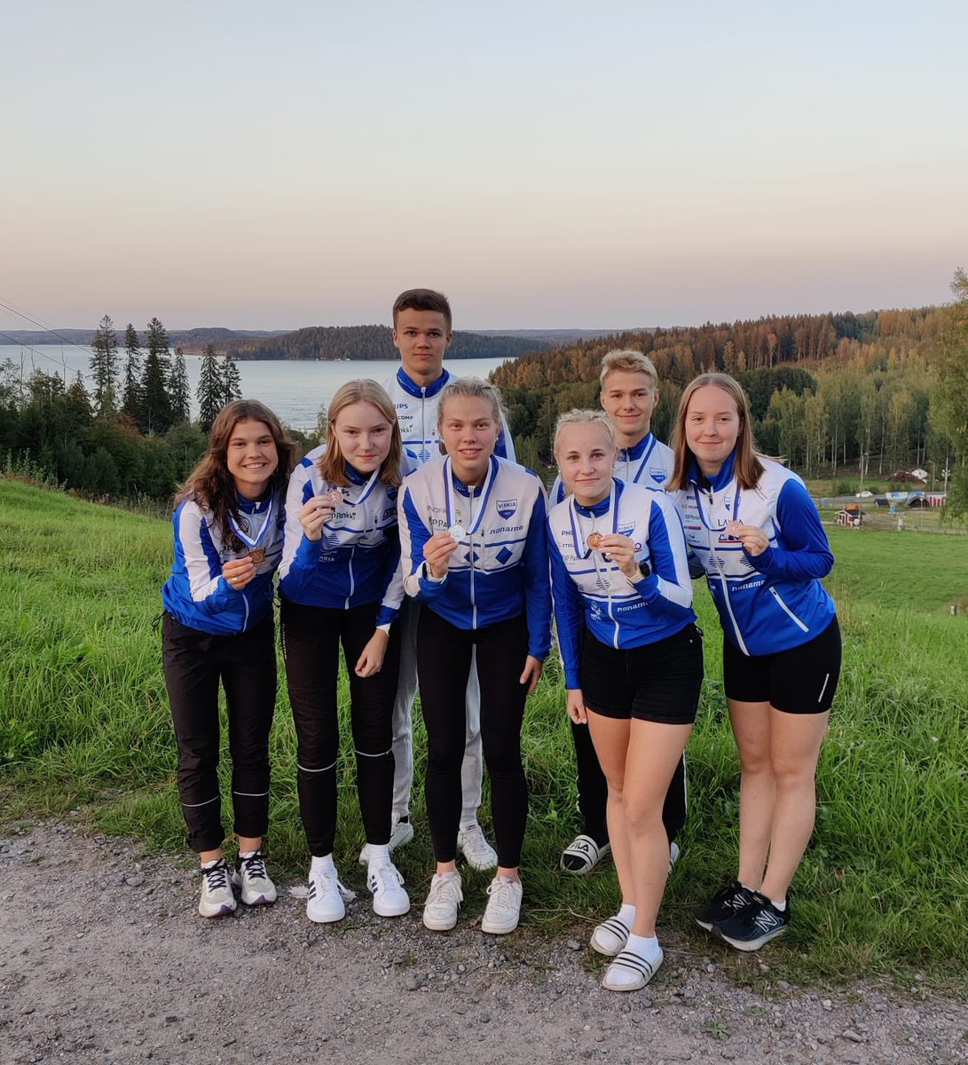 Ei ole Pohjanmaalla juuri tarjolla Lahden kaltaisia sprinttiympäristöjä, mutta niin vain virkiäläissuunnistajat nappasivat SM-sprintistä 4 mitalisijaa ja 4 plakettia😃 

Hienoja suorituksia! Jokunen palkintosija lisää ei olisi myöskään ollut yllätys.

#suunnistus