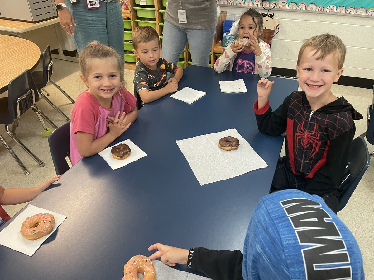 MacedoniaElem's tweet photo. Mrs. Coker’s kindergarten class earned a donut party with Dr. O’Bryant and Mrs. Estes for being the leading class for our Roar Run donations!! #mesfam https://t.co/I3H1qOFDLz