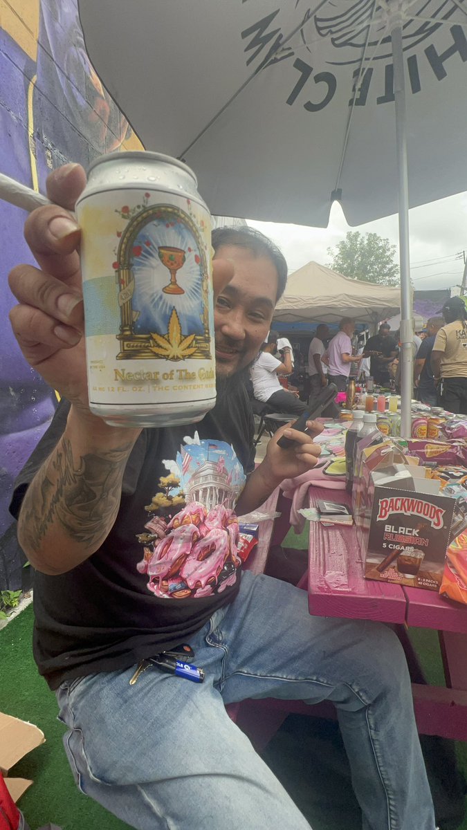 MISS_Q_TBKSS's tweet photo. @NFTbark Wake up and put that coffee down and pick up that #NectarofTheGods from the @Thebrooklandss @azianwitswag was #HIGHDRATED all weekend at the #dojapack release party https://t.co/pXEJJcmHVI