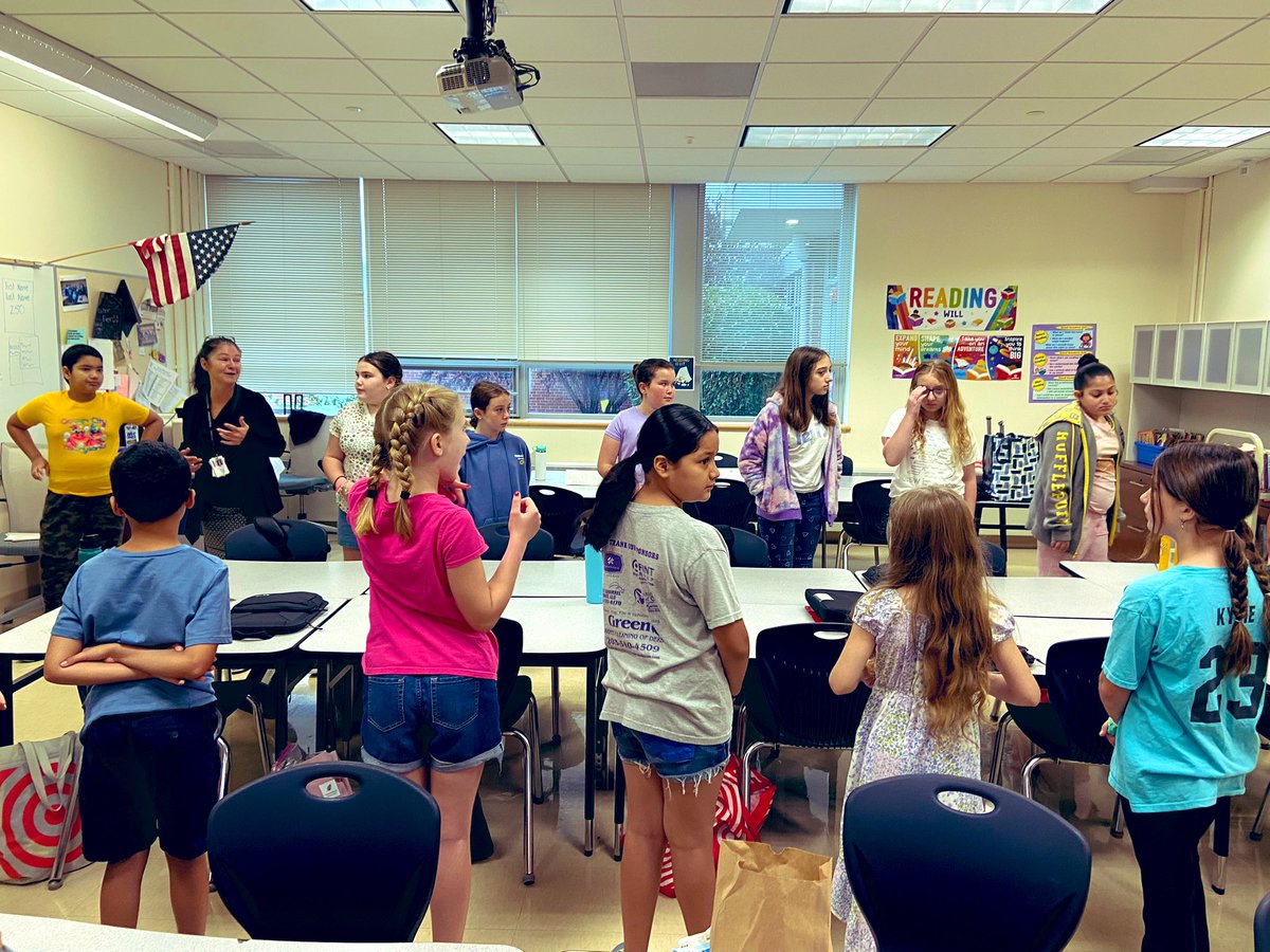 donato_piselli's tweet image. During Morning Meeting today, kids were sharing what they did this weekend, their mood, and how to properly greet one another. Thanks to staff and students for their approach to building community. #togetherisbetter