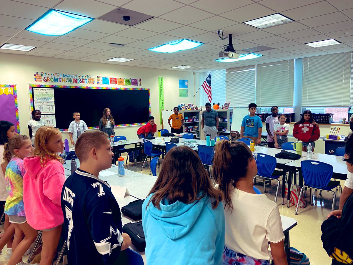 donato_piselli's tweet image. During Morning Meeting today, kids were sharing what they did this weekend, their mood, and how to properly greet one another. Thanks to staff and students for their approach to building community. #togetherisbetter