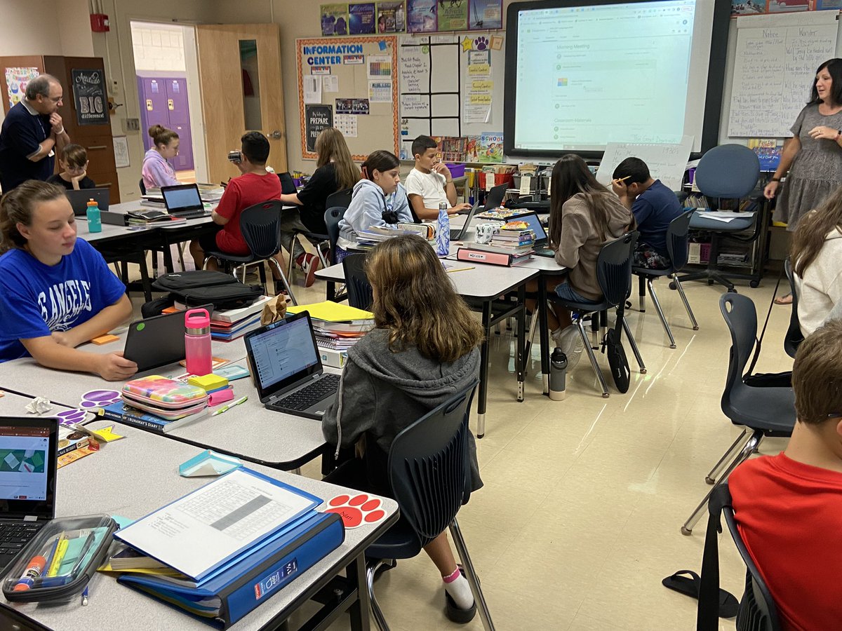 donato_piselli's tweet image. During Morning Meeting today, kids were sharing what they did this weekend, their mood, and how to properly greet one another. Thanks to staff and students for their approach to building community. #togetherisbetter