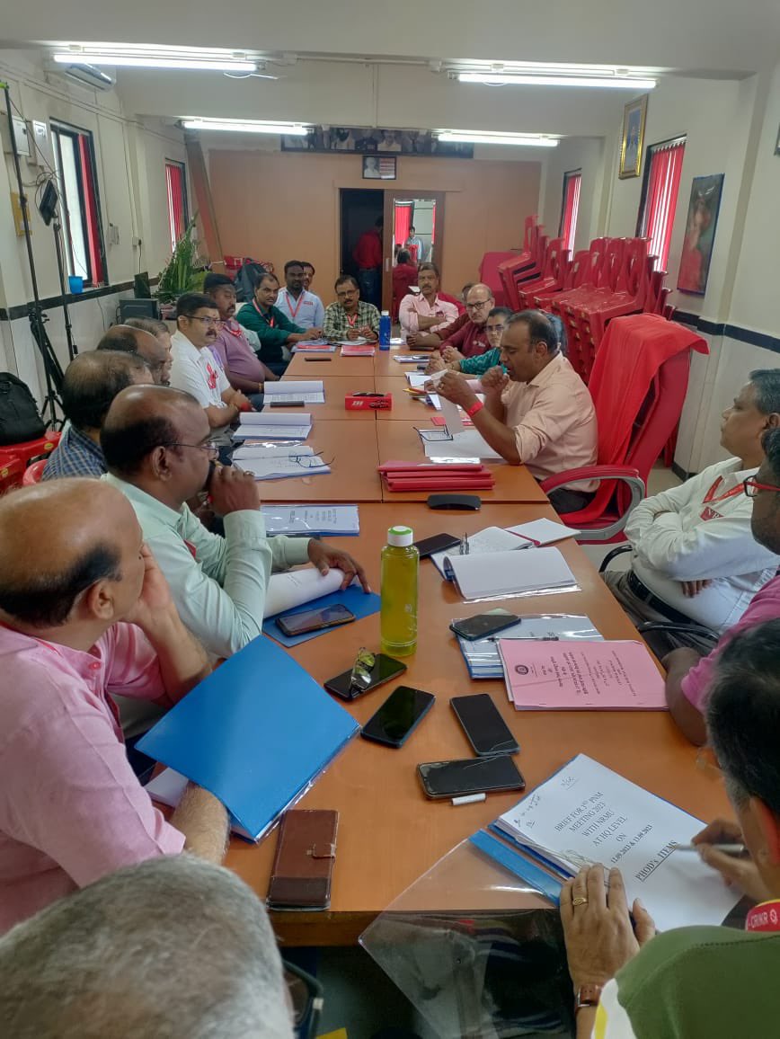 venupnair_nrmu's tweet photo. Preparatory meeting for HQ PNM held today 11.09.23 n MTN HQ at 11.30 hrs….🙏🏻🚩🚩🚩

@ShivaGopalMish1 @airfindia @AIRF_COMMS @NWREU @NfrlyB https://t.co/8JypzsNc48