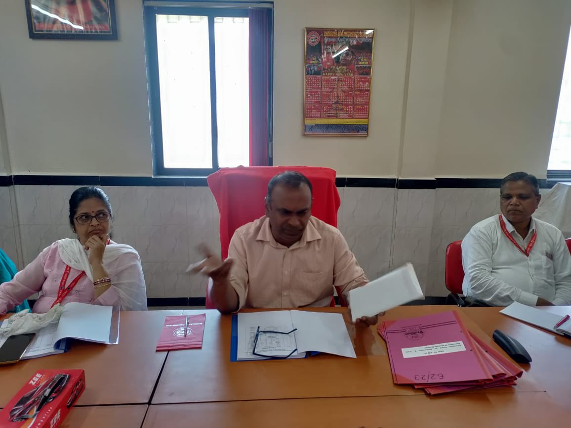 venupnair_nrmu's tweet photo. Preparatory meeting for HQ PNM held today 11.09.23 n MTN HQ at 11.30 hrs….🙏🏻🚩🚩🚩

@ShivaGopalMish1 @airfindia @AIRF_COMMS @NWREU @NfrlyB https://t.co/8JypzsNc48