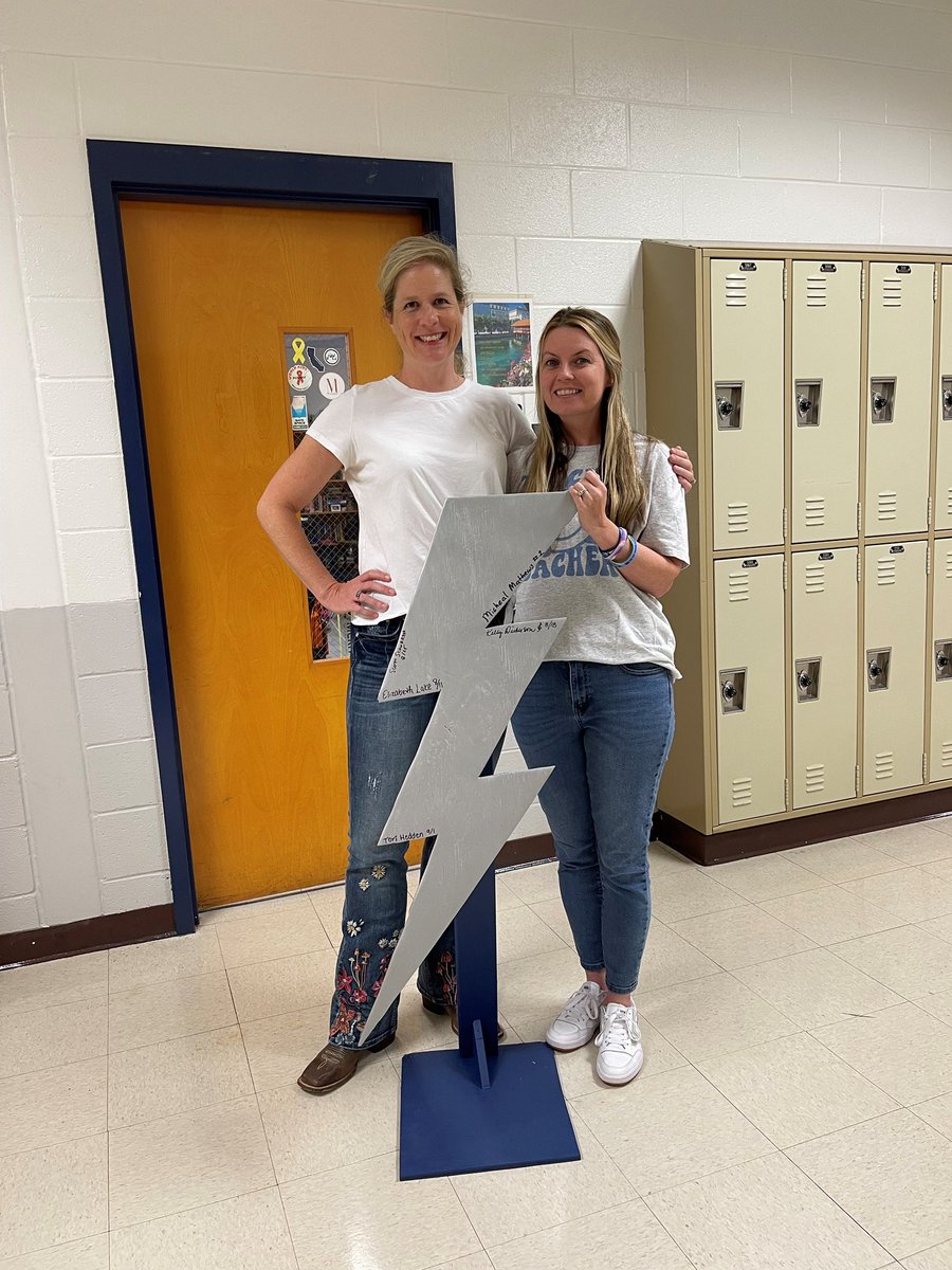 NorthviewTitans's tweet photo. Ms. Hedden recognizes Dr. Hart as this week’s recipient of The BOLT! Dr. Hart engages students in a positive learning environment &amp; works to ensure we have an awesome prom &amp; International Night! She also sponsors our junior class and Beta Club. Congrats Dr. Hart! #TeamTitans https://t.co/kqgVuJ3cIO