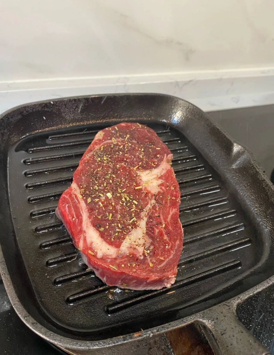 fersan_angeles's tweet photo. This beef steak is one of the most tender, juicy and flavorful pieces of beef I have ever had 😁 #Cookingsteak #yummy https://t.co/MRqRKq5kop