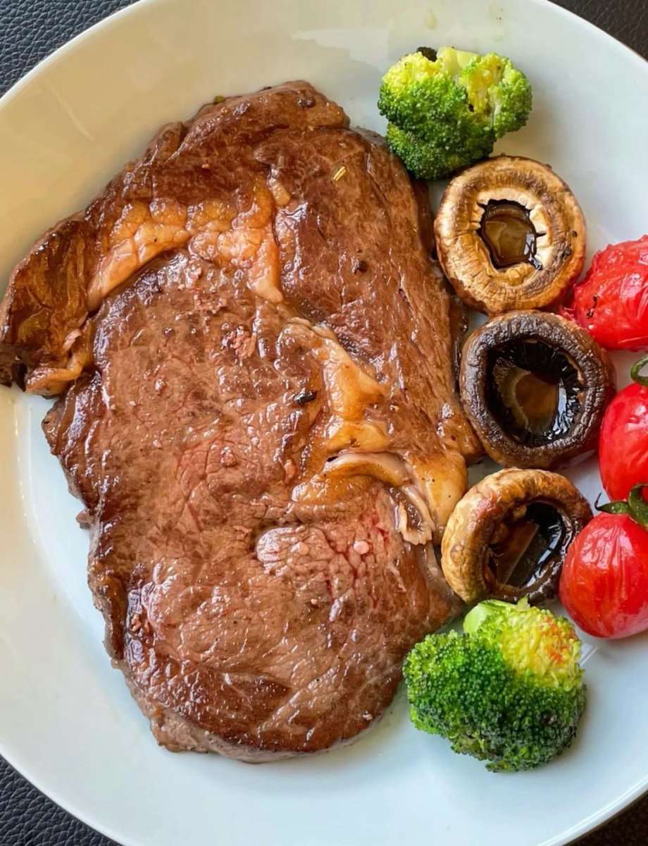 fersan_angeles's tweet photo. This beef steak is one of the most tender, juicy and flavorful pieces of beef I have ever had 😁 #Cookingsteak #yummy https://t.co/MRqRKq5kop