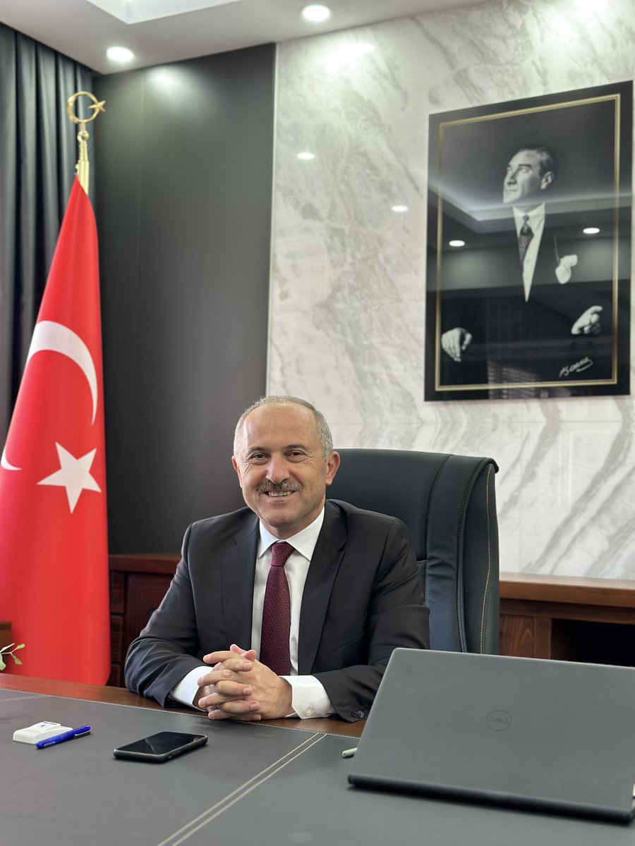 ZKARAMEHMETOGLU's tweet photo. Bugün bismillah diyerek Orhangazi Kaymakamlığı Görevimize başladık. Rabbim ülkemize güzel hizmetler yapabilmeyi nasip etsin. https://t.co/ZecClQJiOp