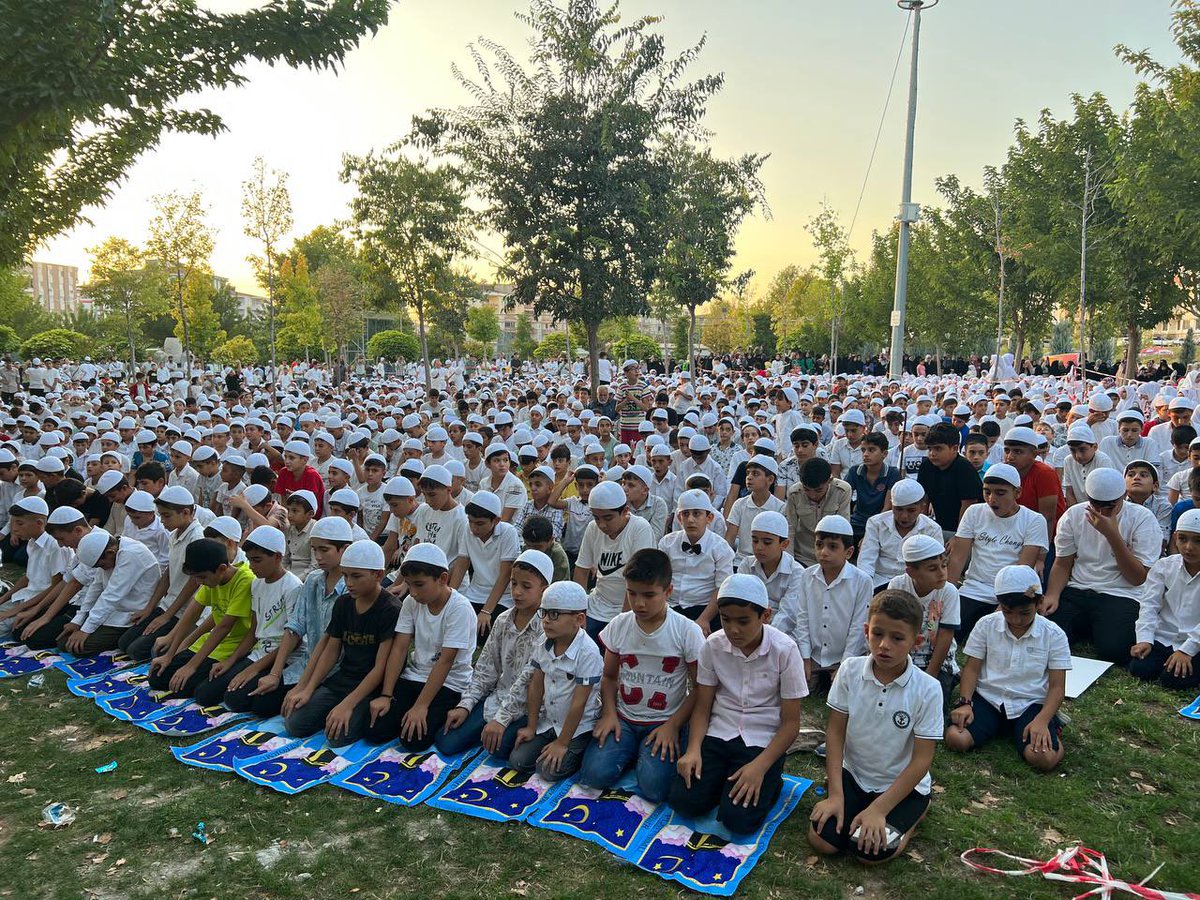 abdlhaslan's tweet photo. Namaz kılan çocuklara-gençlere kem sözlerle saldırarak, tekrar eli taşlı olanın hayaliyle yaşıyorlar! Ama artık o devir kapanıyor inşaallah! https://t.co/sQbw9EY5Vp