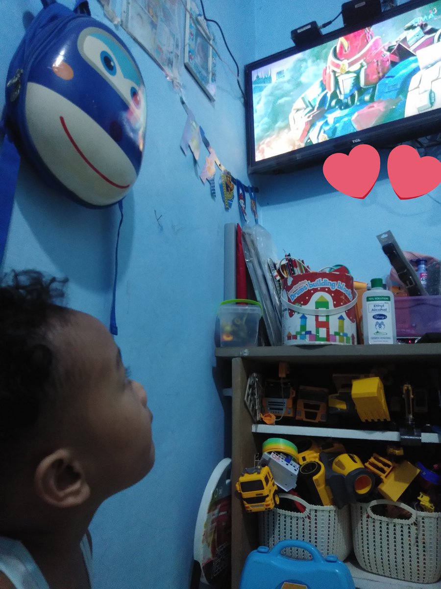 Neslie_kis's tweet photo. We're watching it again now hehe 🥰
Buti na lang unli sa youtube 😁 hindi nakakasawa 👏👏
(sorna sa mga kalat na toys haha!) https://t.co/BGwpk4SoPd