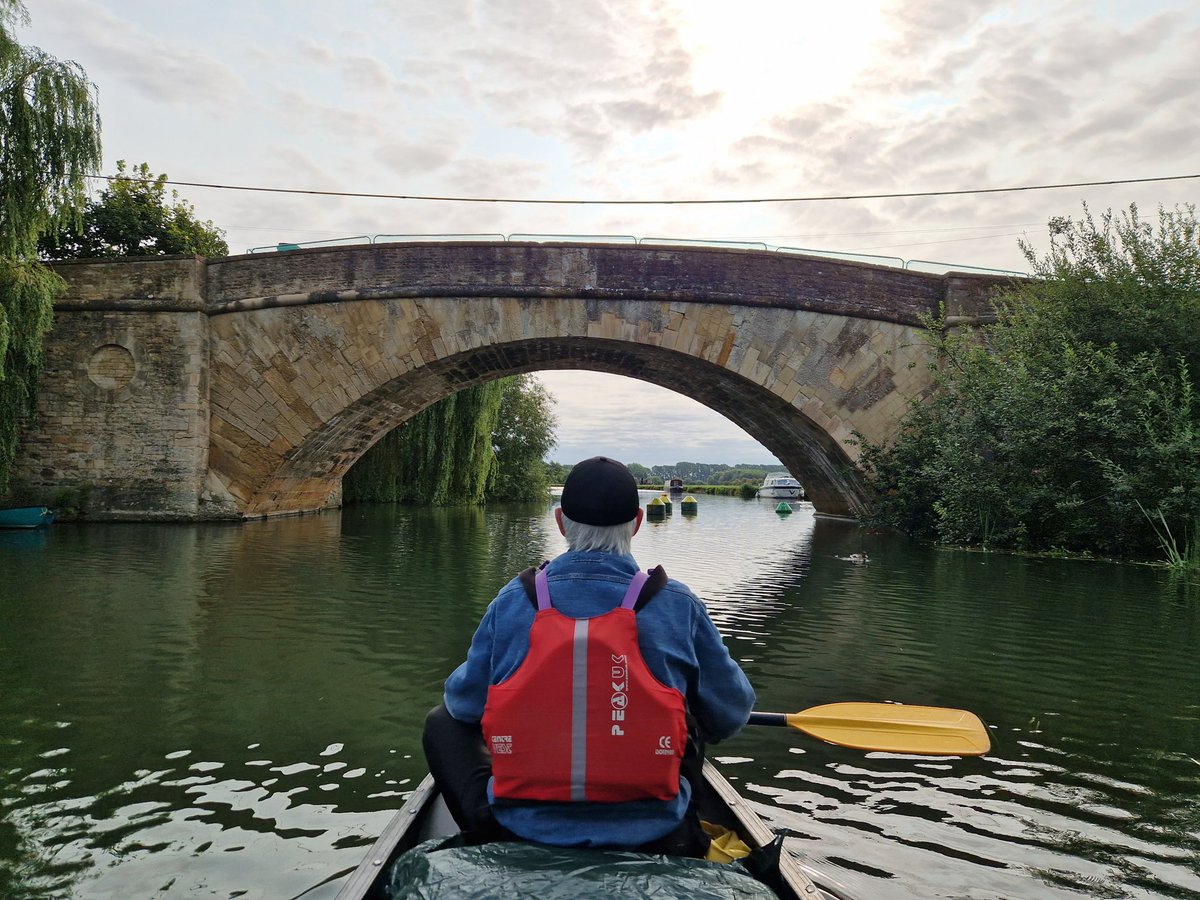 RowUrHeartOut's tweet photo. Halfpenny Bridge a Grade II listed bridge and toll House at Lechlade.
View from the Thames. 
29/08
09.30 https://t.co/A5L7qbcPq8