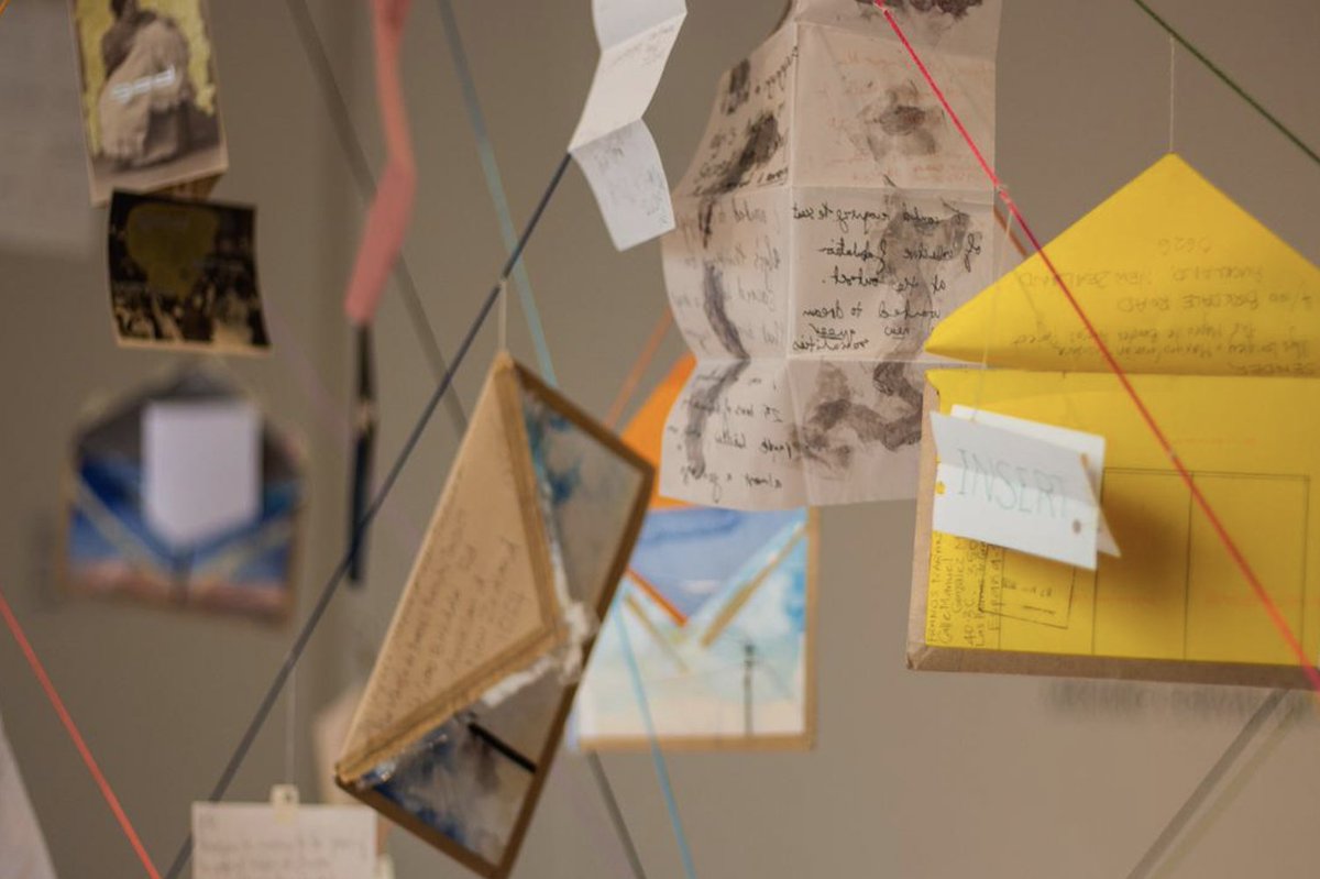 ContemporaryHum's tweet image. HUM will no longer be posting regularly to this platform. 
For all updates on Aotearoa arts abroad, sign up for our monthly newsletter: contemporaryhum.us14.list-manage.com/subscribe?u=df…

IMAGE: 'Beberemos El Vino Nuevo, Juntos!' (detail), Museum of Contemporary Art, Santiago, 2022. Photo: Marcel Ibaceta.