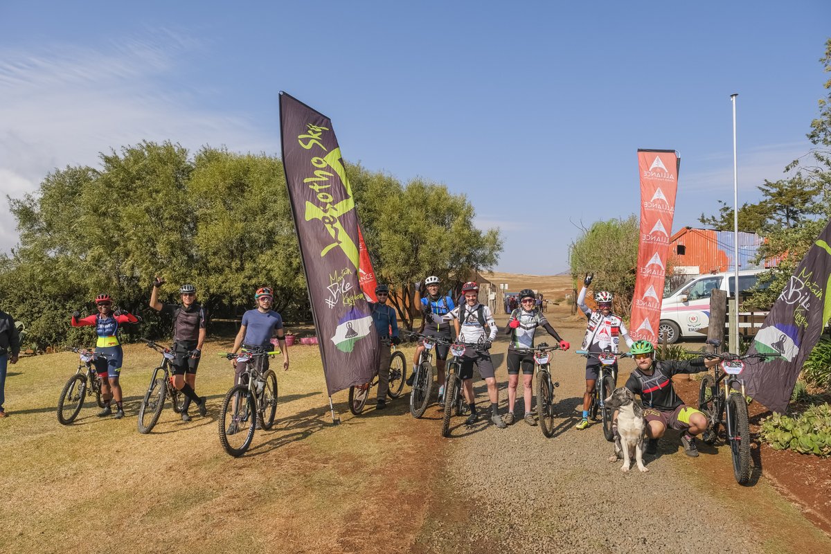 💚 Lesotho Sky Photo Series 1/6 📸 🇱🇸☀️

This week, we are featuring impressions from previous events: join us on our favourite trails leading deep into the mountain world of #Lesotho by mountain bike.

#Malealea #Matelile #Qaba #Makhakhe

Photo credit: Dom Barnardt
