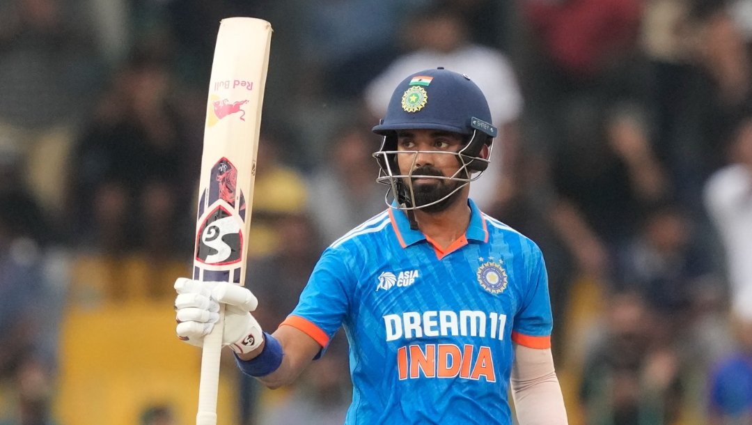 CricCrazyJohns's tweet image. HUNDRED FOR KL RAHUL...!!!!

What a great story written by Rahul today at Colombo, coming back from injury and he smashed a terrific hundred from 101 balls against Pakistan in the Asia Cup.