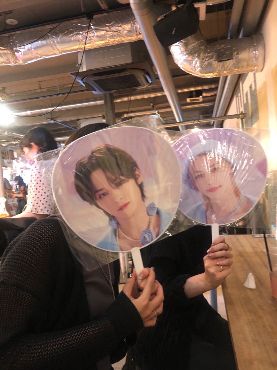 今回、京セラドームでのスキズのコンサートに行くべく大阪に行ってきた‼️約5年ぶりにァーノとの再会を果たし、ポテトを食べつつ説法(恋バナ)を聞き、初対面のナス氏と2日間過ごしましたが、絶妙なバランスでウマが合わなくて新鮮な気持ちで過ごせて最高でした‼️‼️‼️サンキュー大阪‼️‼️