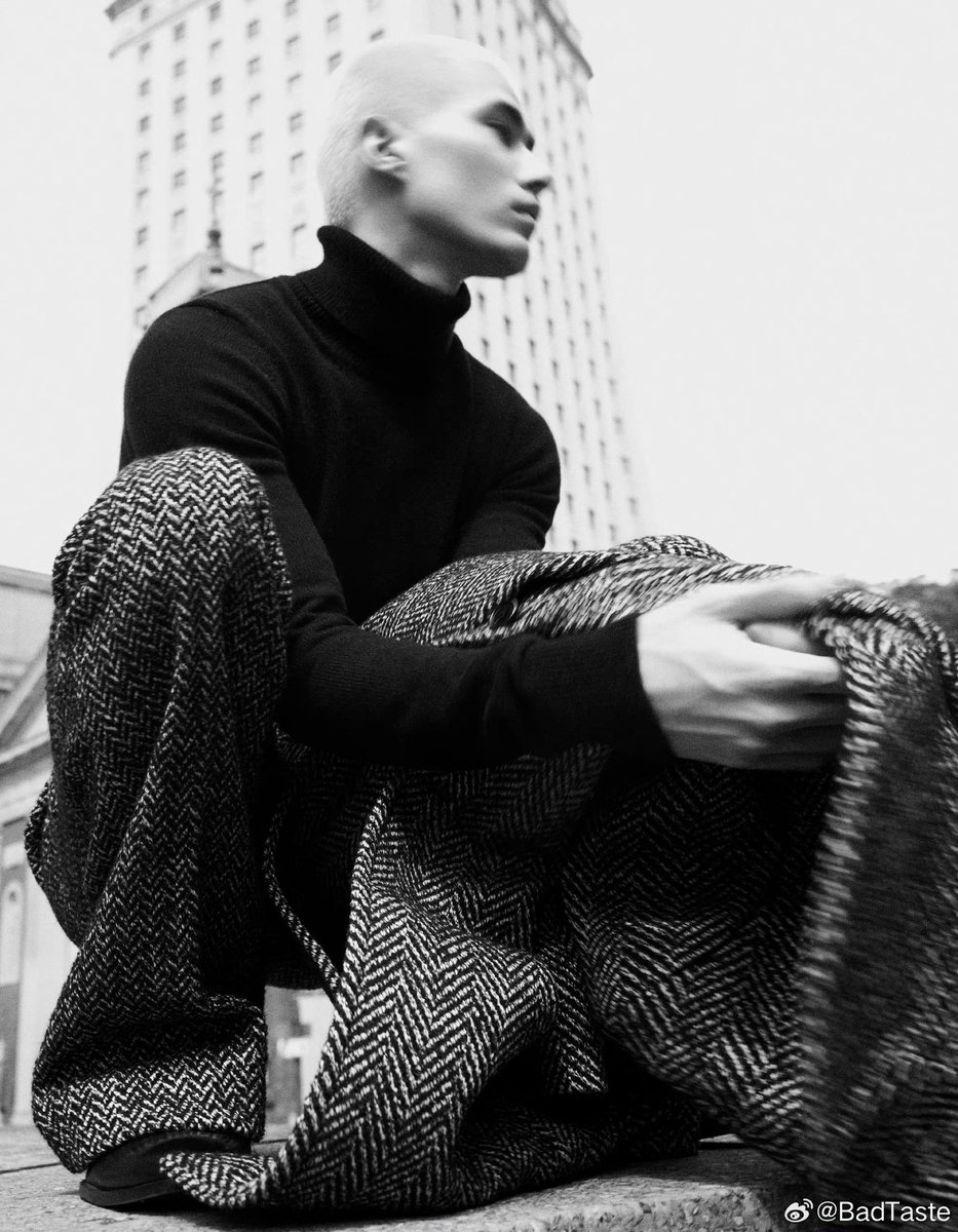 Do_Khanh_Tu's tweet photo. Set your target and keep trying until you reach it.

Mika in New York Fashion Week

#MikaxMichaelKorsNYFW https://t.co/ZXHgZaJgCi