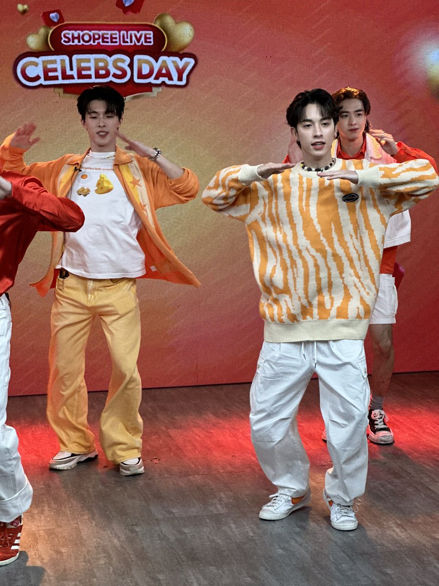 tidmassage's tweet photo. มาดูเบื้องหลังความน่ารักของน้องๆ #proxie กันนนนน 💞
#Shopee99 #shopeelive99Xproxie #ShopeeTH99  @PROXIE_Official https://t.co/j9oVcU1SVd