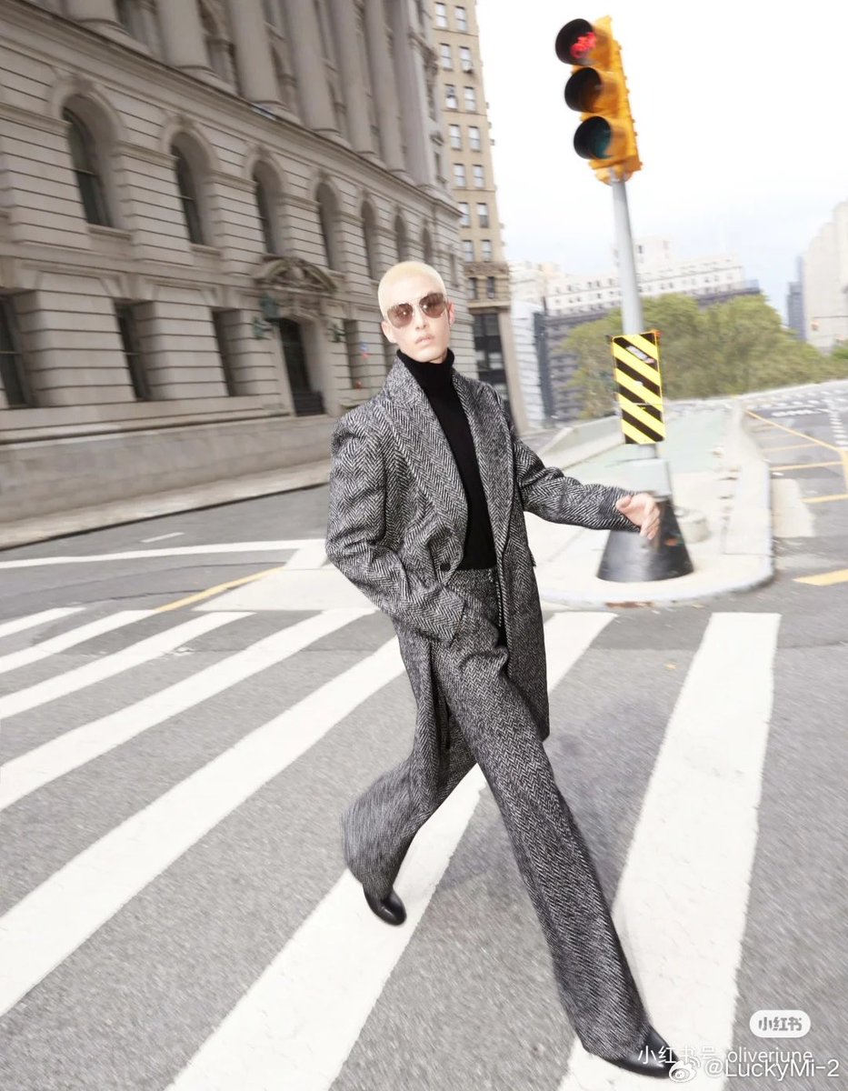 Do_Khanh_Tu's tweet photo. The greatest thing you’ll ever learn is just to love and be loved in return.

Mika in New York Fashion Week

#MikaxMichaelKorsNYFW https://t.co/tdp1YF7cXJ