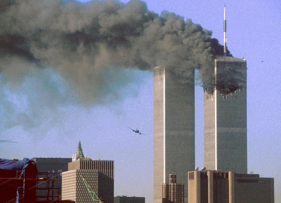 poing_social's tweet photo. 🕯️Nous avons également une pensée pour les 2 977 victimes des attaques terroristes du 11 septembre 2001. 

👉 La politique mémorielle des victimes du terrorisme international est un de nos combats. https://t.co/YF50zv4Neo