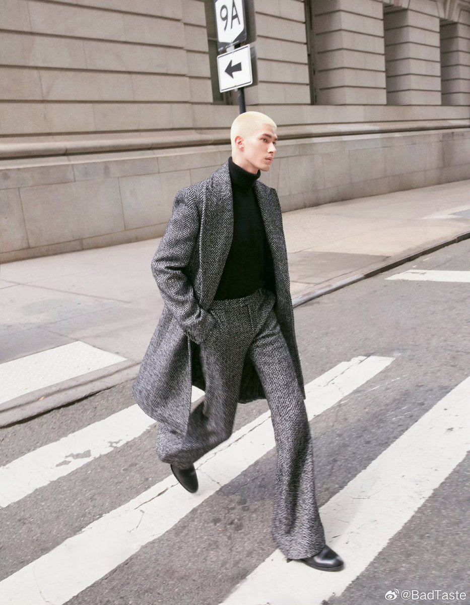 Do_Khanh_Tu's tweet photo. The only person you should try to be better than is the person you were yesterday.

Mika in New York Fashion Week

#MikaxMichaelKorsNYFW https://t.co/j85DOkeUfv
