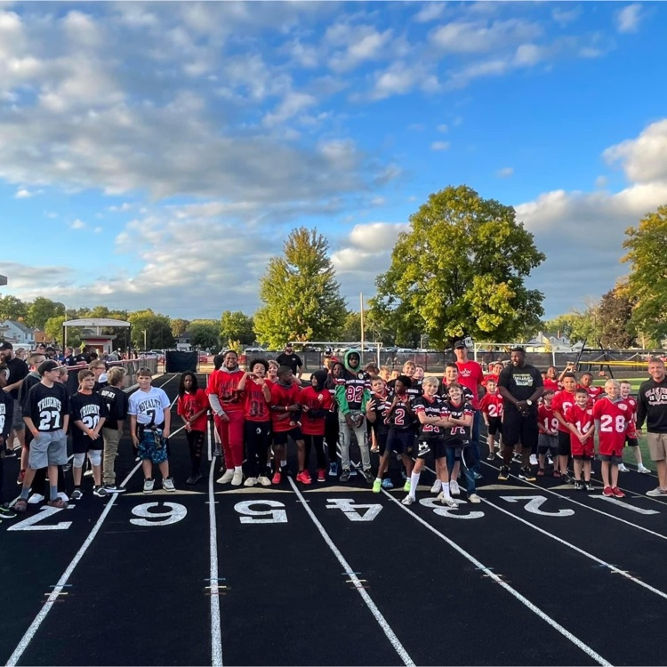 clinton_schools's tweet photo. Friday Night Lights
Full of spirit ❤️🖤

#CCSDStudents https://t.co/pXUref6ZWN