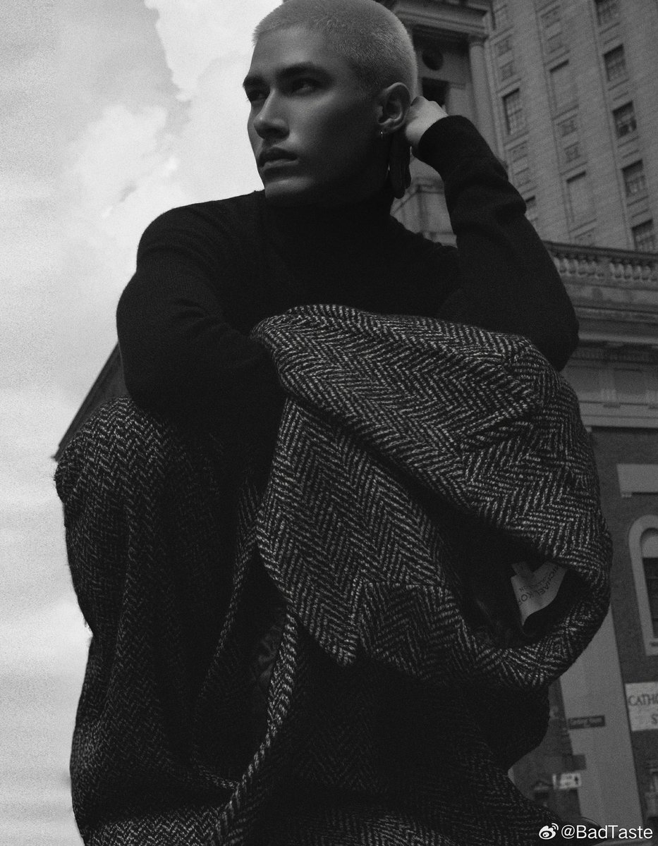 Do_Khanh_Tu's tweet photo. A little more persistence, a little more effort, and what seemed hopeless failure may turn to glorious success.

Mika in New York Fashion Week

#MikaxMichaelKorsNYFW https://t.co/tqF9TbtPG1