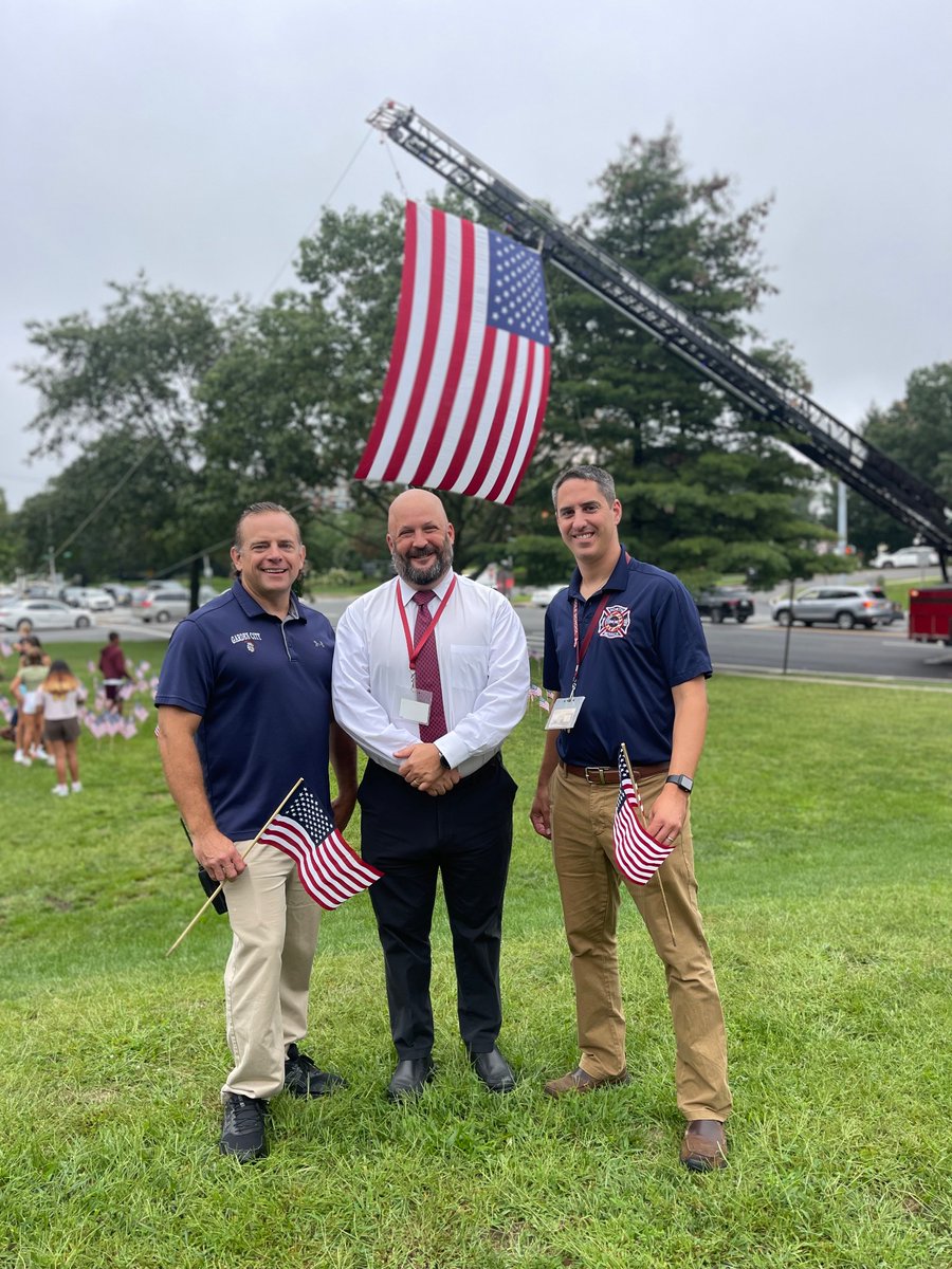 DClementeGCUFSD's tweet photo. What a moving tribute on the 22nd Anniversary of 9/11 as Middle School students cover the lawn in flags to remind us all…#NeverForget https://t.co/wWihpgjp27