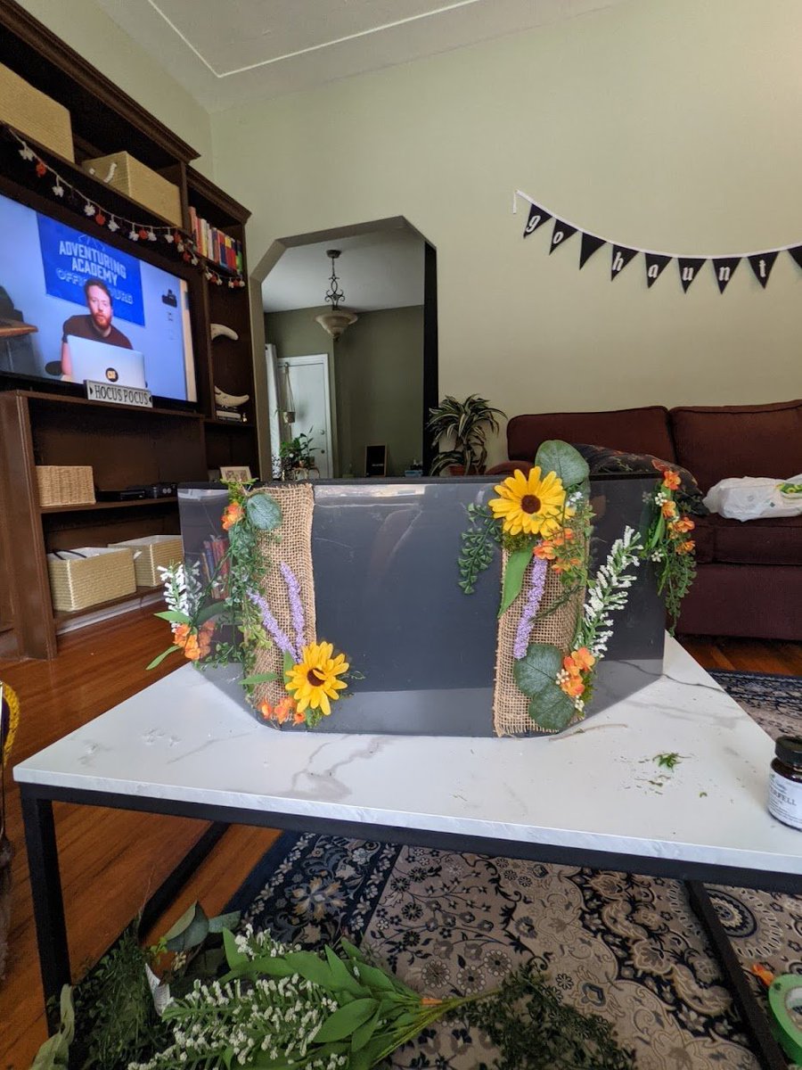 cgruenbauer's tweet photo. One year since I made my floral DM screen! I've changed out artwork on the front screens to go with whatever campaign we're playing. It's not the most travel-friendly, but for my home set-up, it's perfect. 

#dungeonsanddragons #ttrpg #dnd #dnd5e https://t.co/iNzjO1EgoD