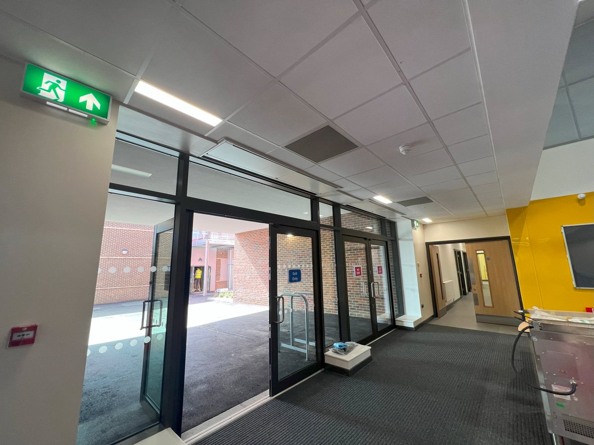 Air-mazing Air Curtain project!📸
Our latest project in a College in East Sussex!

Four 2m-long Forcefield Air Curtains were installed to create a continuous air barrier from floor to ceiling. This maximizes indoor temperature while minimising energy loss

#HVAC #Installation