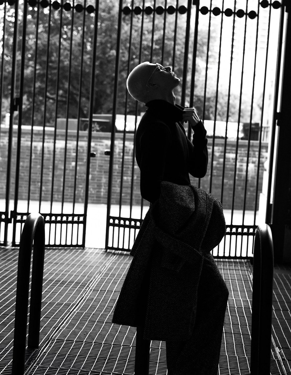 Do_Khanh_Tu's tweet photo. The two most important days in your life are the day you are born and the day you find out why

Mika in New York Fashion Week

#MikaxMichaelKorsNYFW https://t.co/vbndJKHfcq