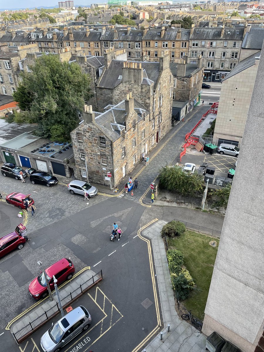 This weekend our block folk were faced with aghast parents dropping their offspring off at Unite Student acc in Middlefield. The outrage that they couldn’t park directly outside &amp; had to wheel/carry belongings was audible &amp; one irate dad nipped ‘you have no consideration for us!’