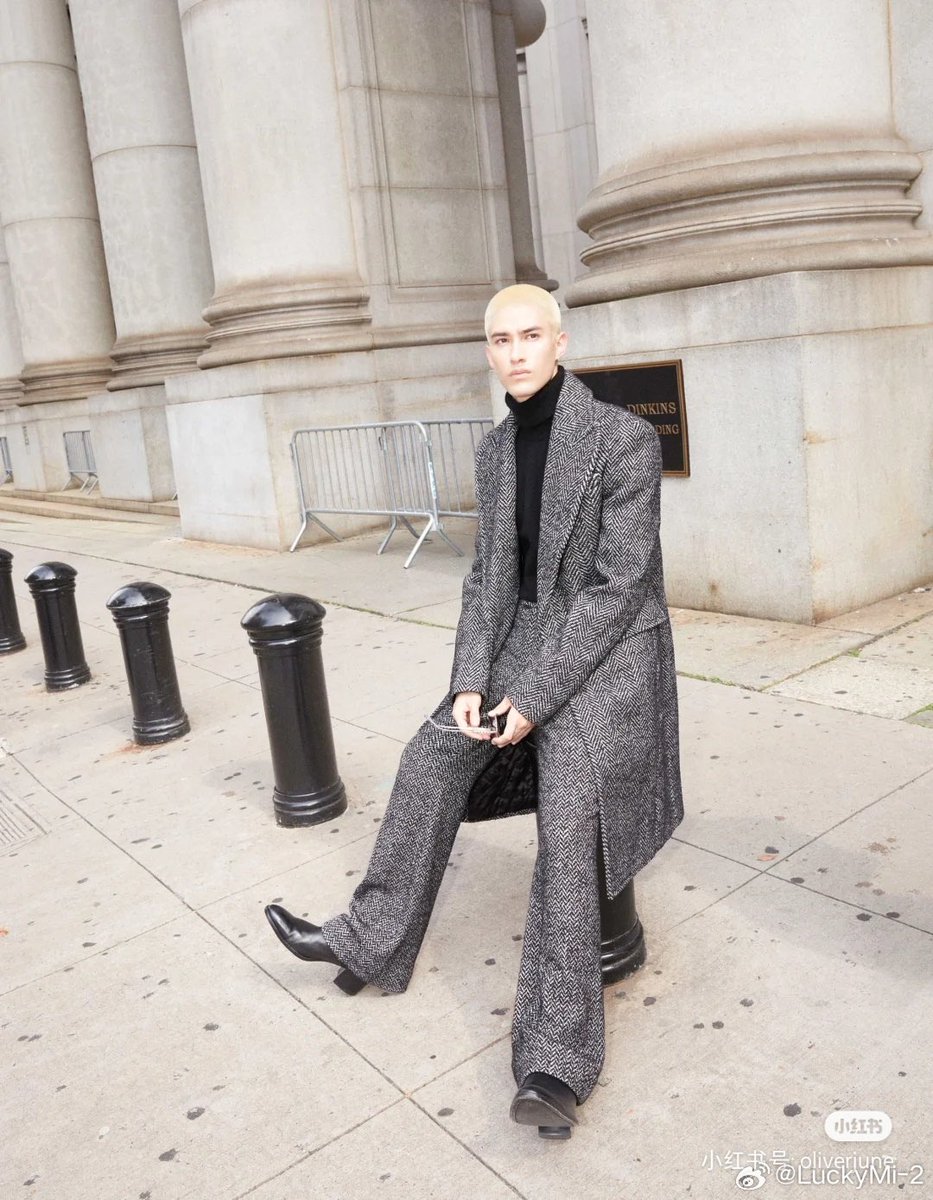 Do_Khanh_Tu's tweet photo. Successful people always have two things on their lips: 1. Silence, 2. Smile

Mika in New York Fashion Week

#MikaxMichaelKorsNYFW https://t.co/nt5H6k9Ajy