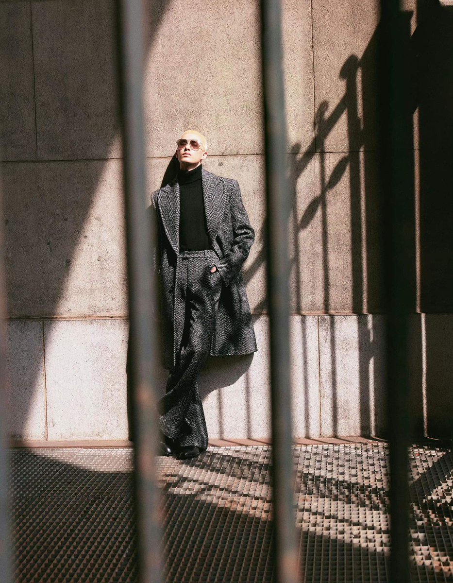 Do_Khanh_Tu's tweet photo. Successful people always have two things on their lips: 1. Silence, 2. Smile

Mika in New York Fashion Week

#MikaxMichaelKorsNYFW https://t.co/nt5H6k9Ajy