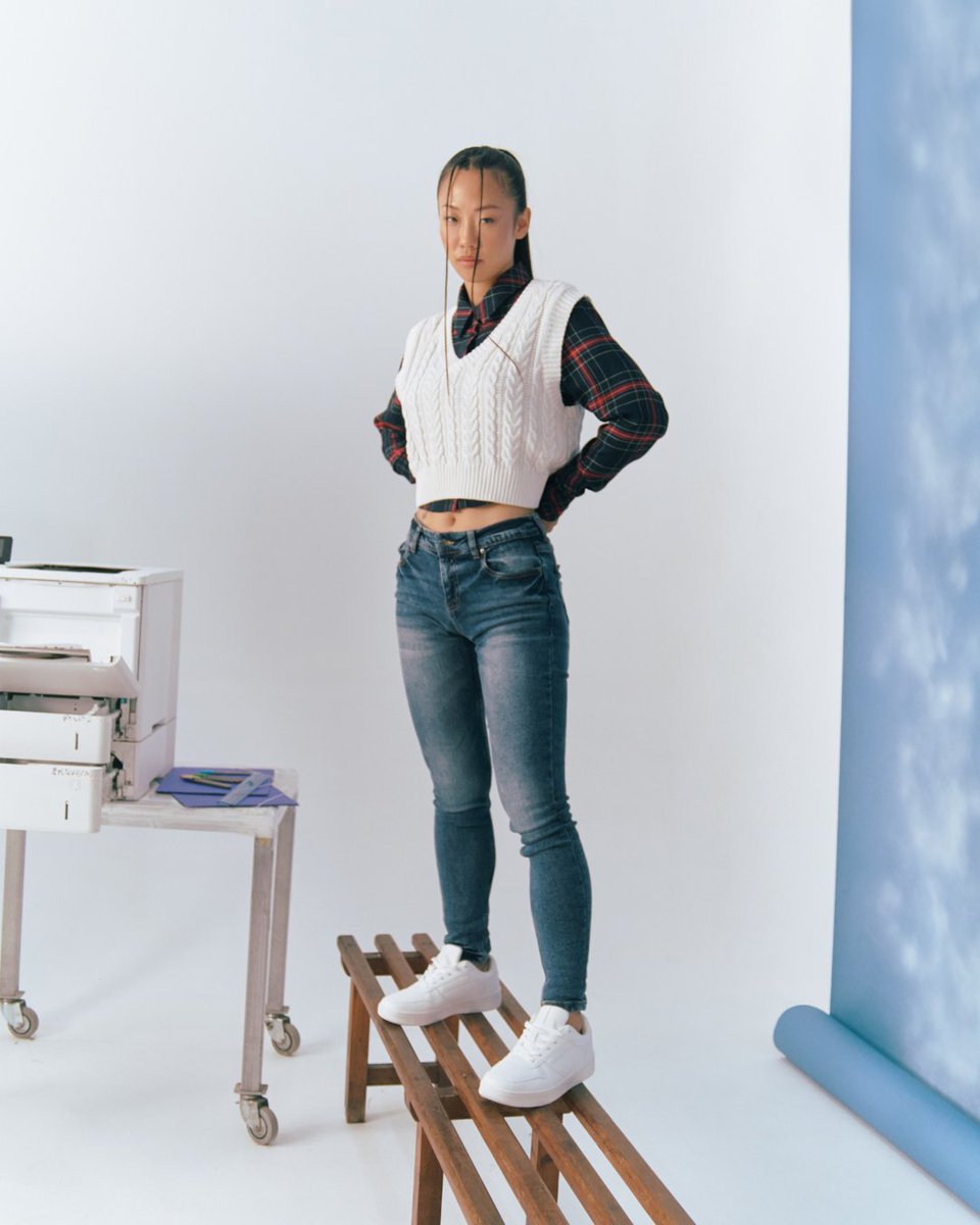 Illumina una giornata in ufficio con questo look pieno di personalità 👜👩‍💻

#DressTheMoment #INSIDE