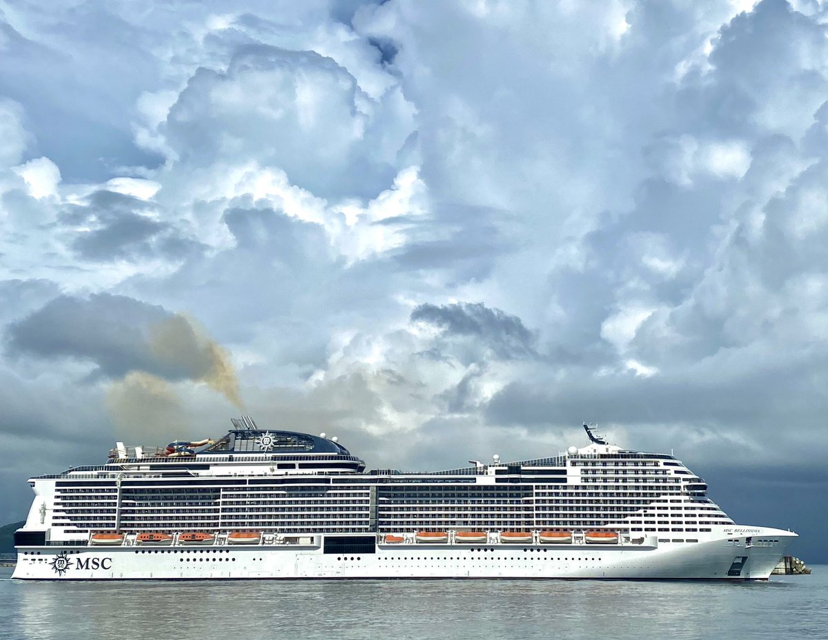 komatsu787's tweet photo. 2023.9.11   高知新港を出港するMSCベリッシマ  桂浜の堤防にて撮影

#高知新港　#MSCベリッシマ　#MSCクルーズ　#豪華客船　#クルーズ客船 https://t.co/Liv97dRcPA