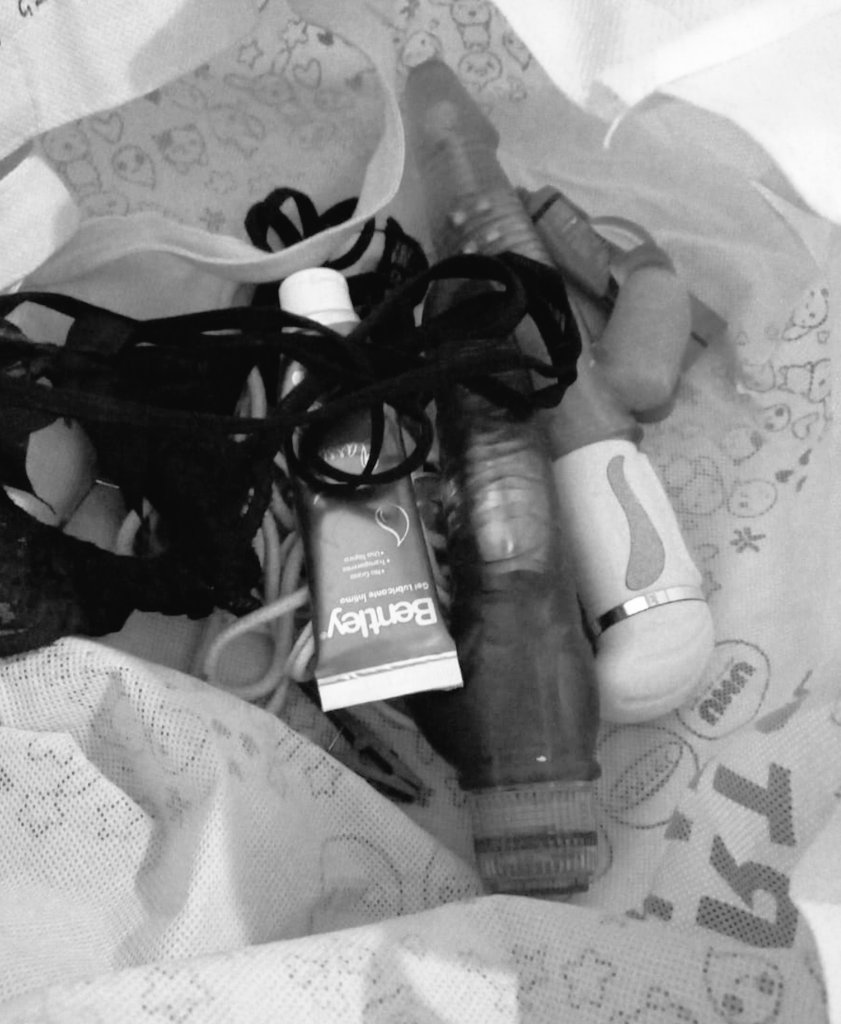 denmedebaja_'s tweet photo. POR SI ES DE SU DESCONOCIMIENTO TAMBIÉN SOY DE #nsfwtwt y #osatwt so si algún día me ven haciendo un hilo de como comprar juguetes a escondidas, no me den bloq https://t.co/gHaaYe5TOH