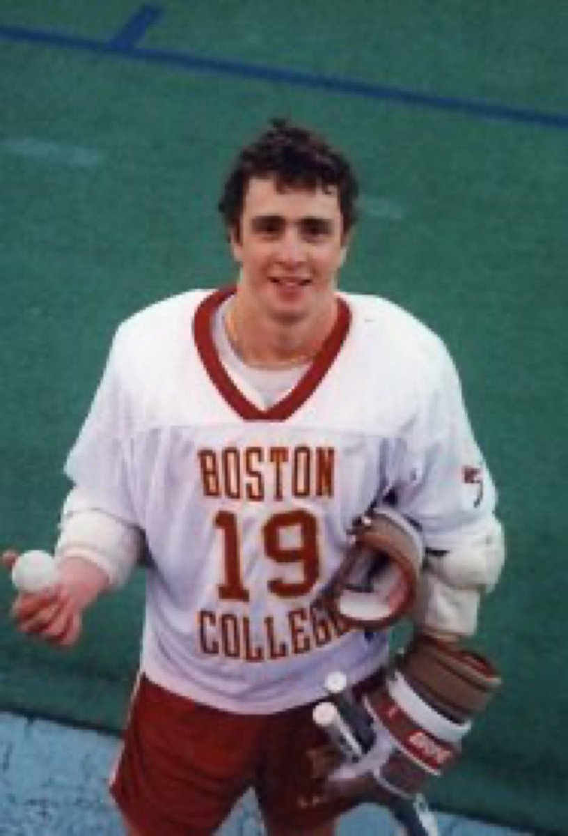 PaulRabil's tweet image. former Boston College lacrosse player &amp;amp; volunteer firefighter Welles Crowther led 18 people to safety after the attacks on the World Trade Center on 9/11— his courage &amp;amp; bravery will never be forgotten. We passed out red bandanas yesterday in NY to remember his heroism.