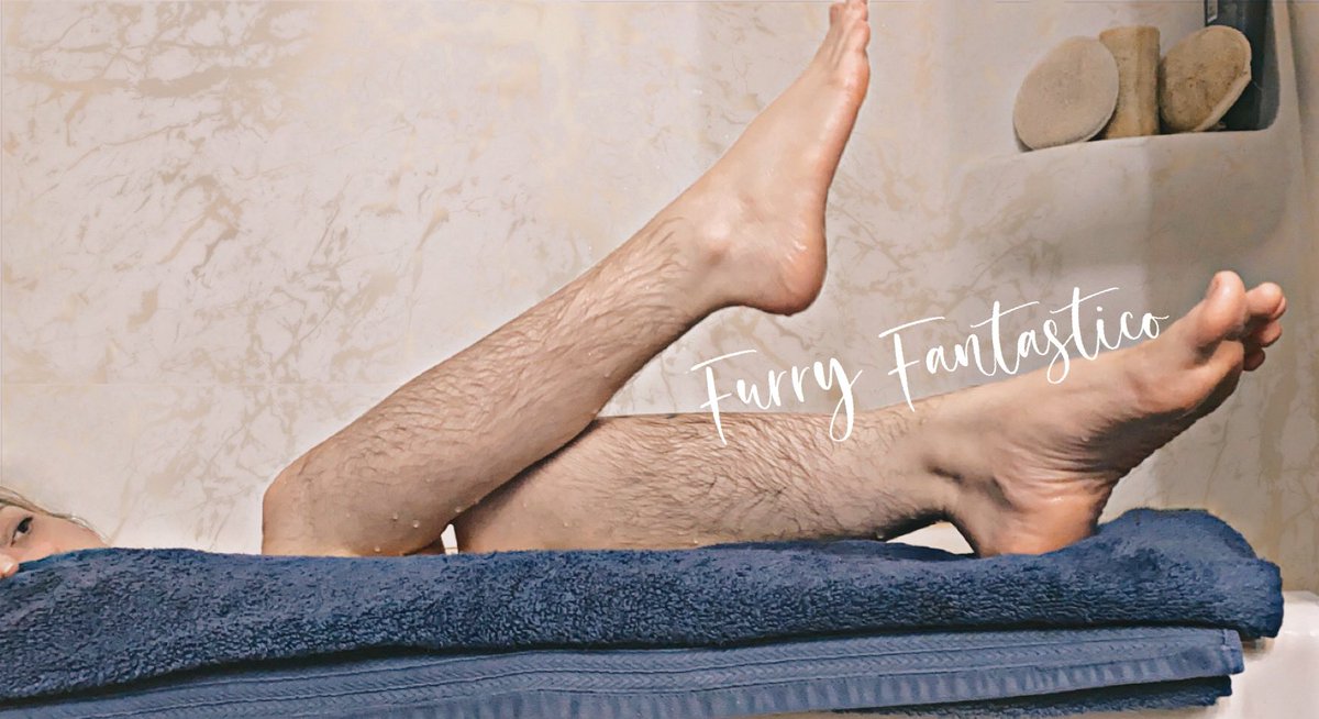 HairyPittyLady's tweet photo. Who decided what a woman should look like in a world dominated by men? 

In 1915, Gillette created a campaign targeted at women. The razor company’s stance was that women needed to be hairless for feminine hygiene &amp; beauty. 

How does men’s preferences effect women still today? https://t.co/Kaund2bNu9