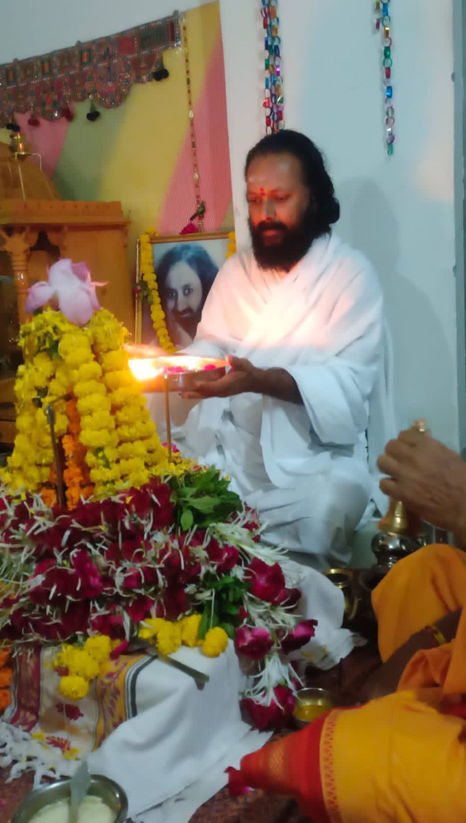 JGDSwamiji's tweet photo. #SravanRudraPuja2023 today evening Pooja from  #Nikol #Ahmedabad #VDSGujarat
@AOLGujarat @Vaidicpujas https://t.co/o5PEDj3DzW