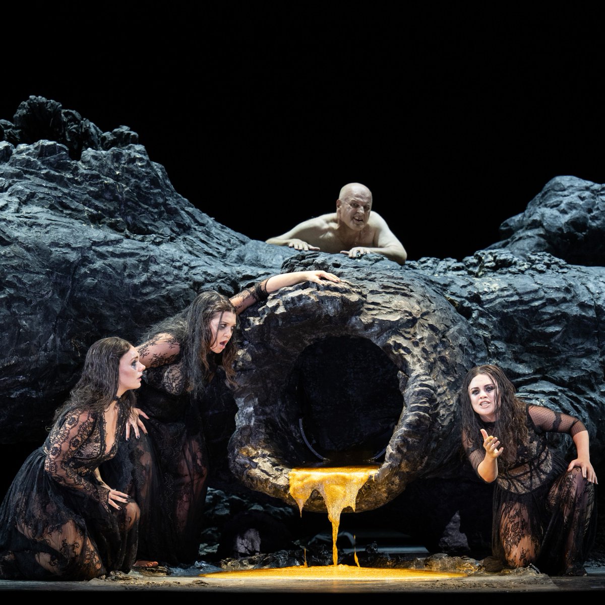 Royal Ballet and Opera tweet media