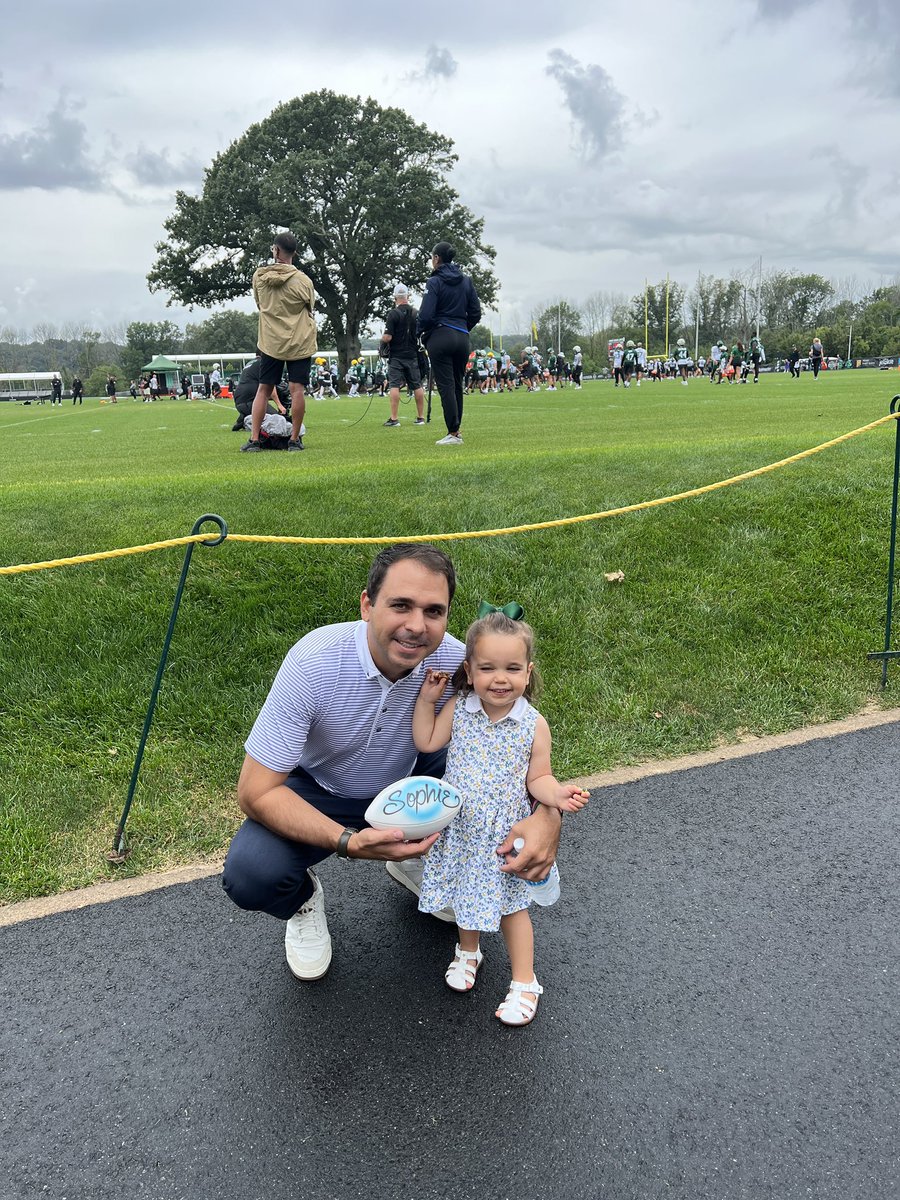 Aaron who? <a href="/AndrewRAgro/">Andrew Agro</a> kicks off his 16th (!!!) season with the <a href="/nyjets/">New York Jets</a> tonight. Inspired always by his tenure, dedication and the impact he’s had on the #sportsbiz industry 

(And forever indebted to the Green and White for their part in our story 👇🏼 💚)