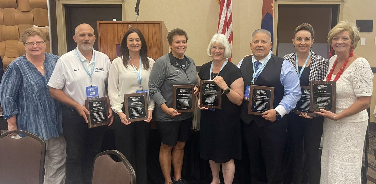 Congratulations to Tempe HS AD, Shelly Arredondo, for being recognized for her distinctive years of service to Tempe athletics! @TempeHigh_TUHSD @TUHSD_News @Buff_Nation