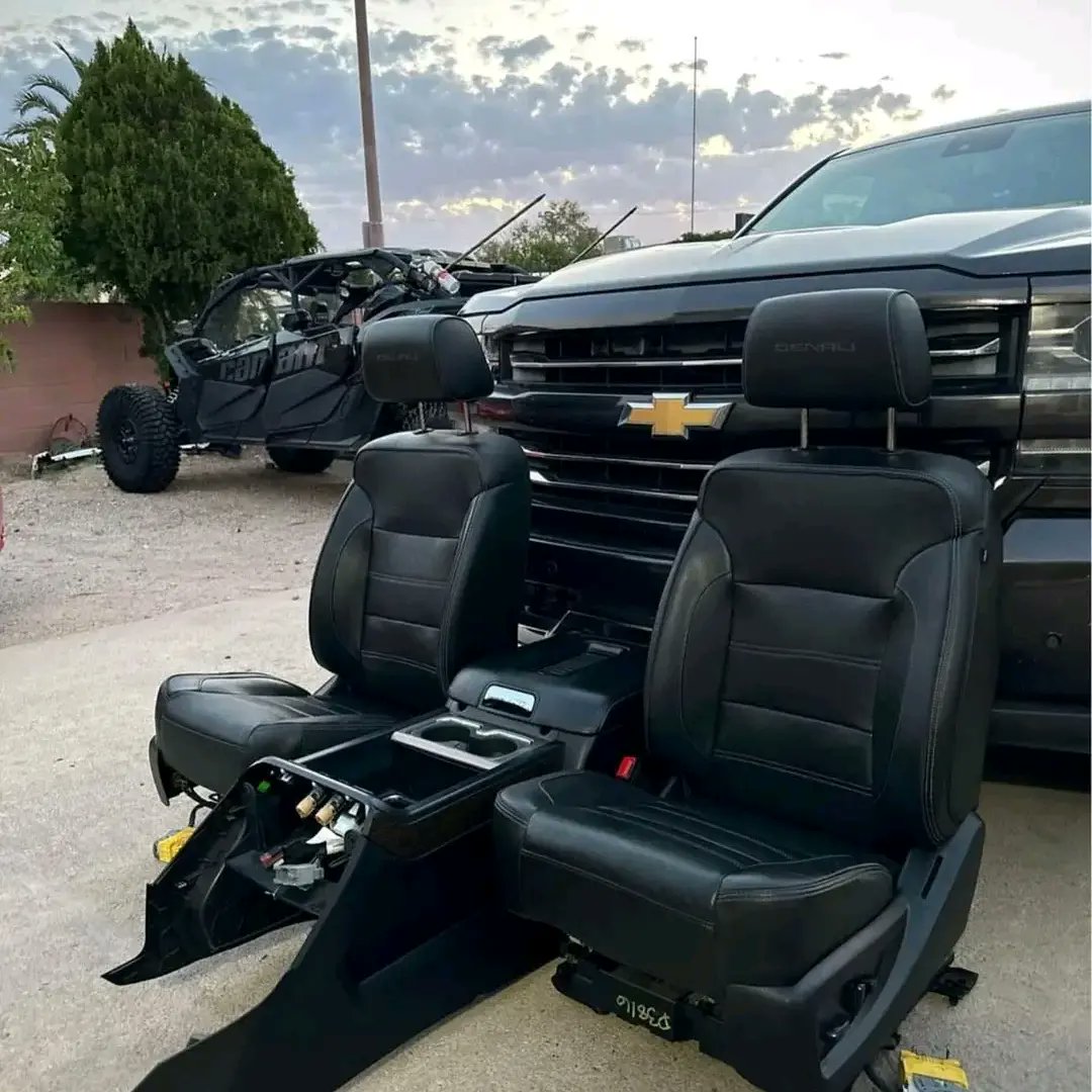 ObsPart's tweet image. 2014-2018 Silverado/Sierra Gmc Denali Front Seats with full center console w/ wireless charging. Perfect conditions no rips or tears. Fit 1500-2500-3500 models $1800 with shipping