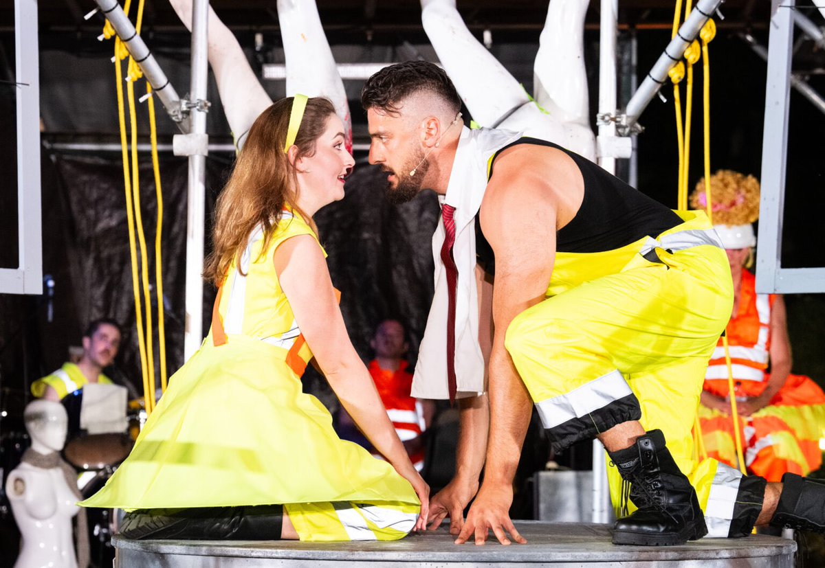 PeterCWatts's tweet image. Bucket list stuff this week - making a @minacktheatre debut as Macheath in ‘The Threepenny Opera’. We’re on at the @cockpittheatre from the 21st September: thecockpit.org.uk
Production shots © Lyn Batten (Minack) and © Elliott Franks (Roman Theatre)