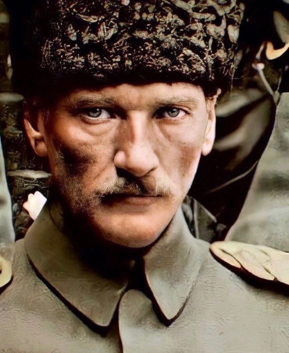 Millet kahır ve zulüm altında inlerken başta bulunun bazı vatansızların yabancılarla akşam çayları içmekte ve aldıkları paralarla zevki safada olduklarını hep biliyorduk.

Atatürk