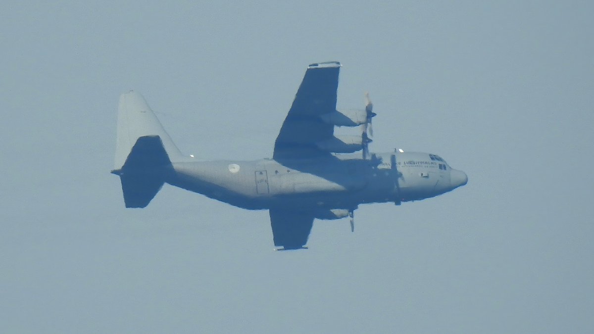 EHSBspotter's tweet photo. Spotted 4 #FALE23 #FalconLeap2023 participants today:

1) Royal Netherlands Air Force C-130H 🇳🇱G-988 #ROGUE01
2) Romanian Air Force C-27J 🇷🇴2701 #ROGUE03
3) Royal Netherlands Air Force C-130H 🇳🇱G-275 #ROGUE01
4) Italian Air Force C-130J 🇮🇹MM62179 #ROGUE05

#NLspot @NLspot🇳🇱 https://t.co/J6r8k0iDAo