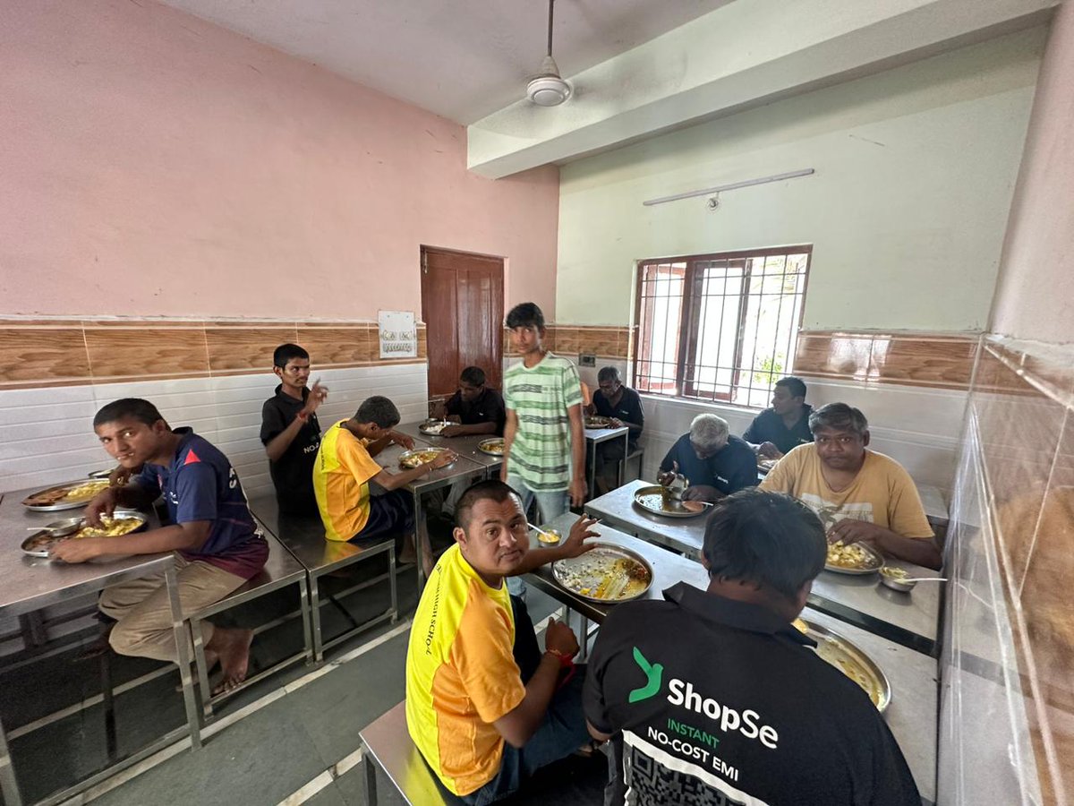 આજરોજ રેવન્યુ તલાટી અને કારકુન સ્ટાફ ની વિદાય પ્રસંગે શ્રી ગ્રામ્ય સેવા સંગઠન, રાપર ના દિવ્યાંગ બાળકો અને સ્ટાફ ને બપોર નું ભોજન કરાવ્યું અને એમની સાથે જમવાનો લાભ લીધો. @CollectorKutch <a href="/CMOGuj/">CMO Gujarat</a> <a href="/mamrapar/">Mamlatdar Rapar</a> <a href="/PMOIndia/">PMO India</a> @bhujmahiti <a href="/prantAnjar/">SDM ANJAR</a>