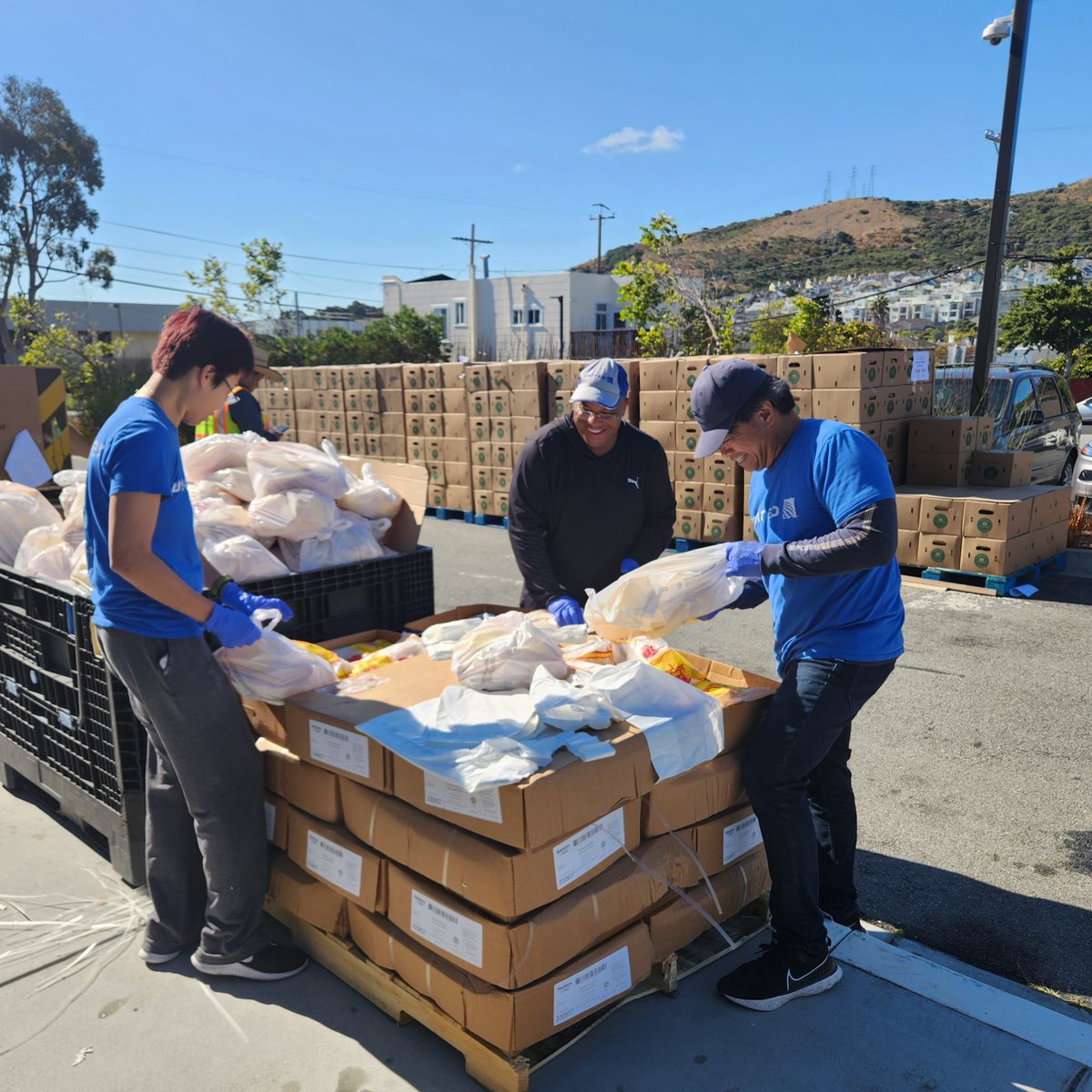 2ndharvest's tweet photo. Shining a light on our partnership with @united as we launch #HungerActionWeek! ๐ Every dollar you contribute by Sep 15 turns magical with a matching donation from United. Let's unite to end hunger! ๐๐ค Double your impact: https://t.co/NJQ0PhSIJe https://t.co/6Yq7I94ilJ