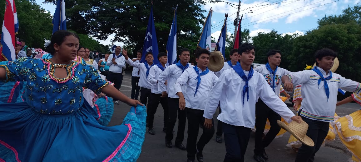 MDepartamental's tweet photo. Traspaso de fuego de la Antorcha Centroamericana de la Libertad, de parte del departamento de Matagalpa a Léon

📍Empalme León - San Isidro https://t.co/T4ASV8hcC4