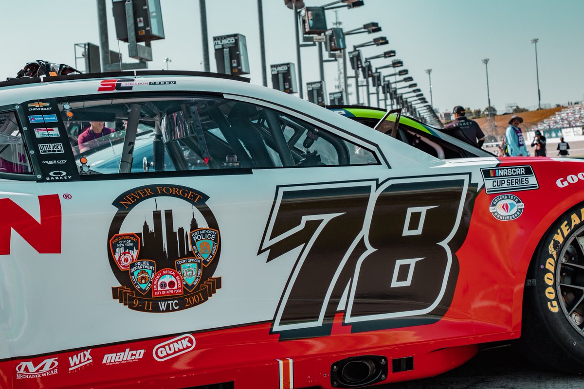 Today we remember all those who lost their lives 22 years ago. Thank you again to all the first responders who keep us safe everyday. 

#neverforget